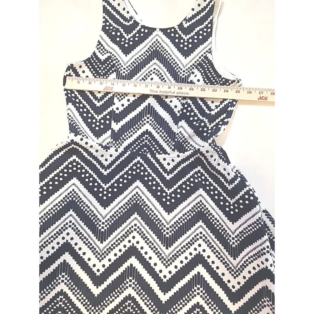 Maurices Sun Dress Size Medium Black & White Sleeveless 1/4 Zipper Back Heavier - Picture 9 of 16